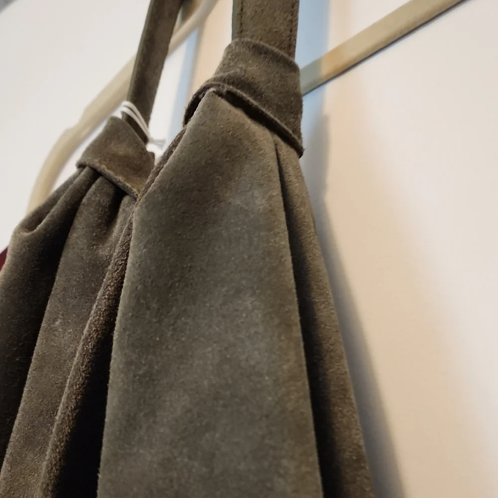 Anna Paola Olive Green Versatile Shoulder Bag with Minimalist Design Suede - Picture 6 of 16
